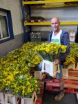 Oosterhoutse kweker zet Voedselbank in de bloemen